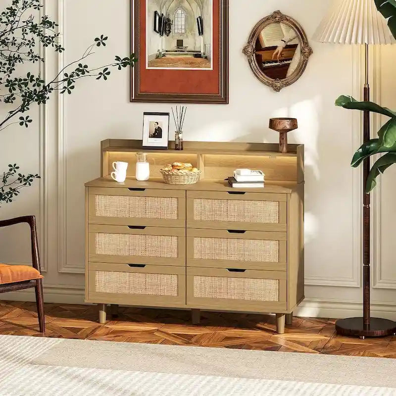 Cassettiera a 6 cassetti in rattan con striscia LED e presa di corrente