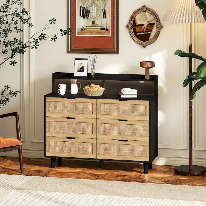 Cassettiera a 6 cassetti in rattan con striscia LED e presa di corrente