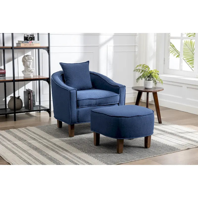 Poltrona a botte imbottita con pouf