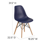 Sedia in plastica con gambe in legno