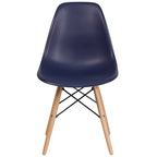 Sedia in plastica con gambe in legno