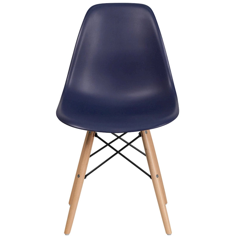 Sedia in plastica con gambe in legno