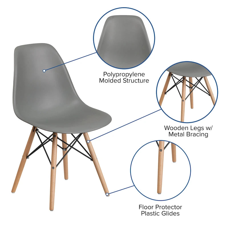 Sedia in plastica con gambe in legno