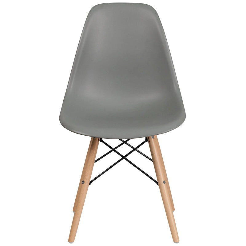 Sedia in plastica con gambe in legno
