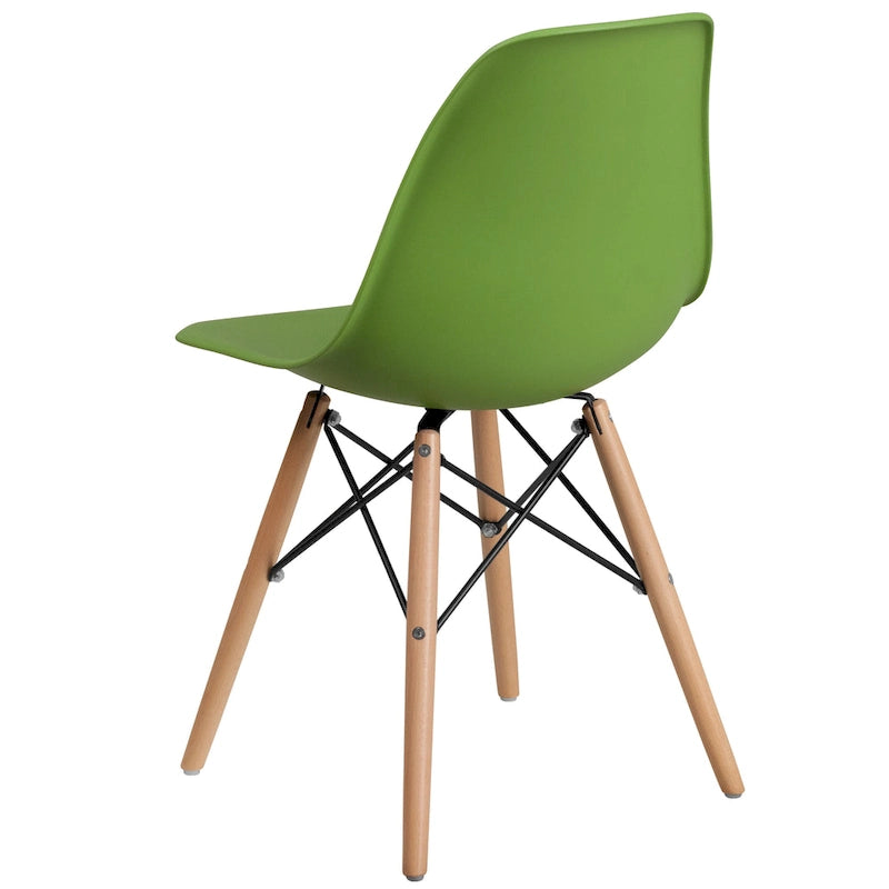 Sedia in plastica con gambe in legno
