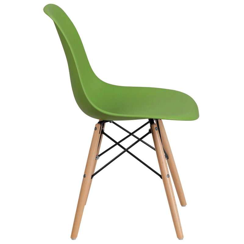 Sedia in plastica con gambe in legno