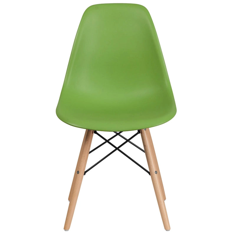 Sedia in plastica con gambe in legno