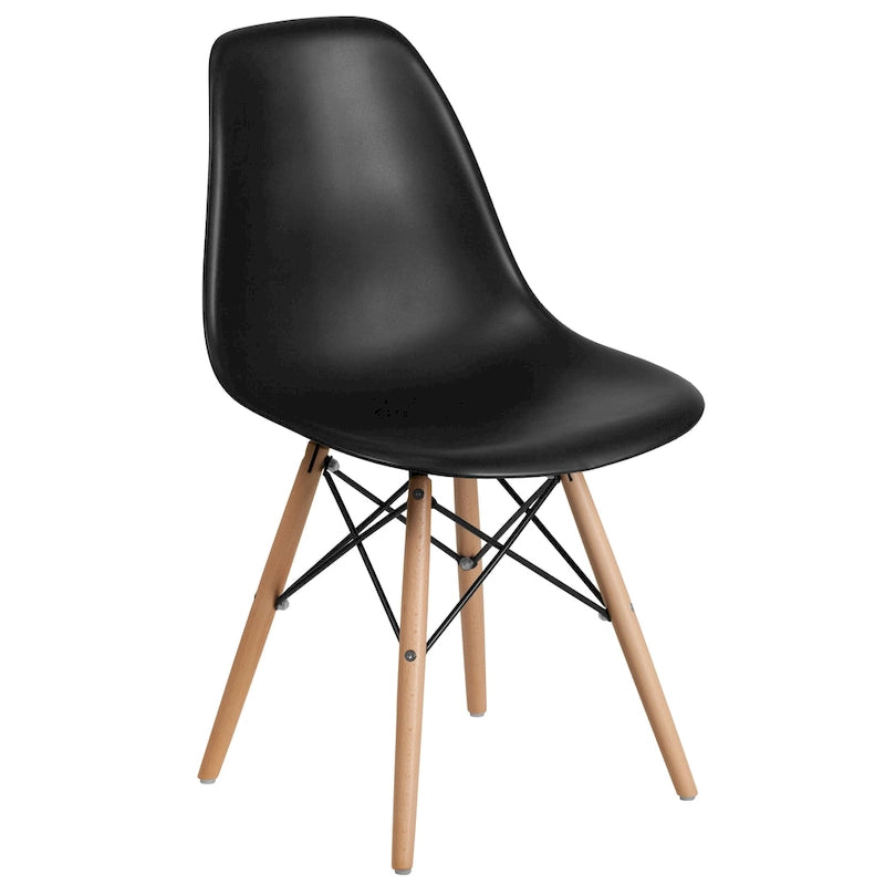 Sedia in plastica con gambe in legno