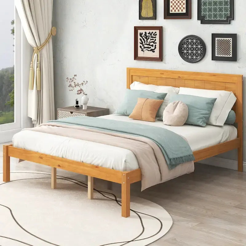 Struttura letto a piattaforma in legno con testiera