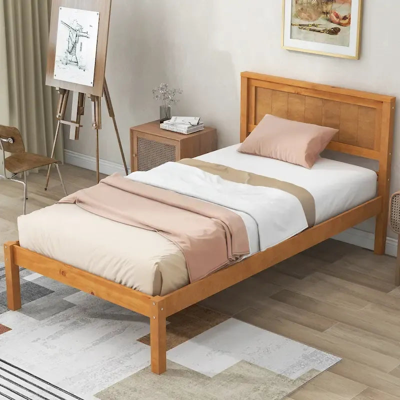 Struttura letto a piattaforma in legno con testiera