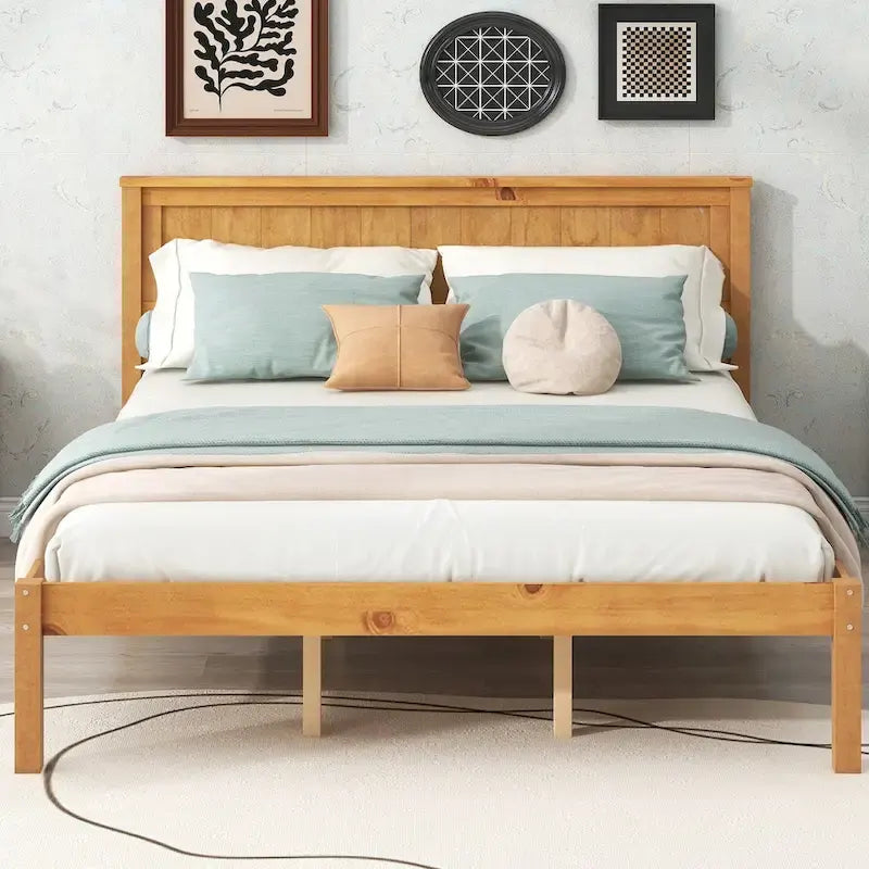 Struttura letto a piattaforma in legno con testiera